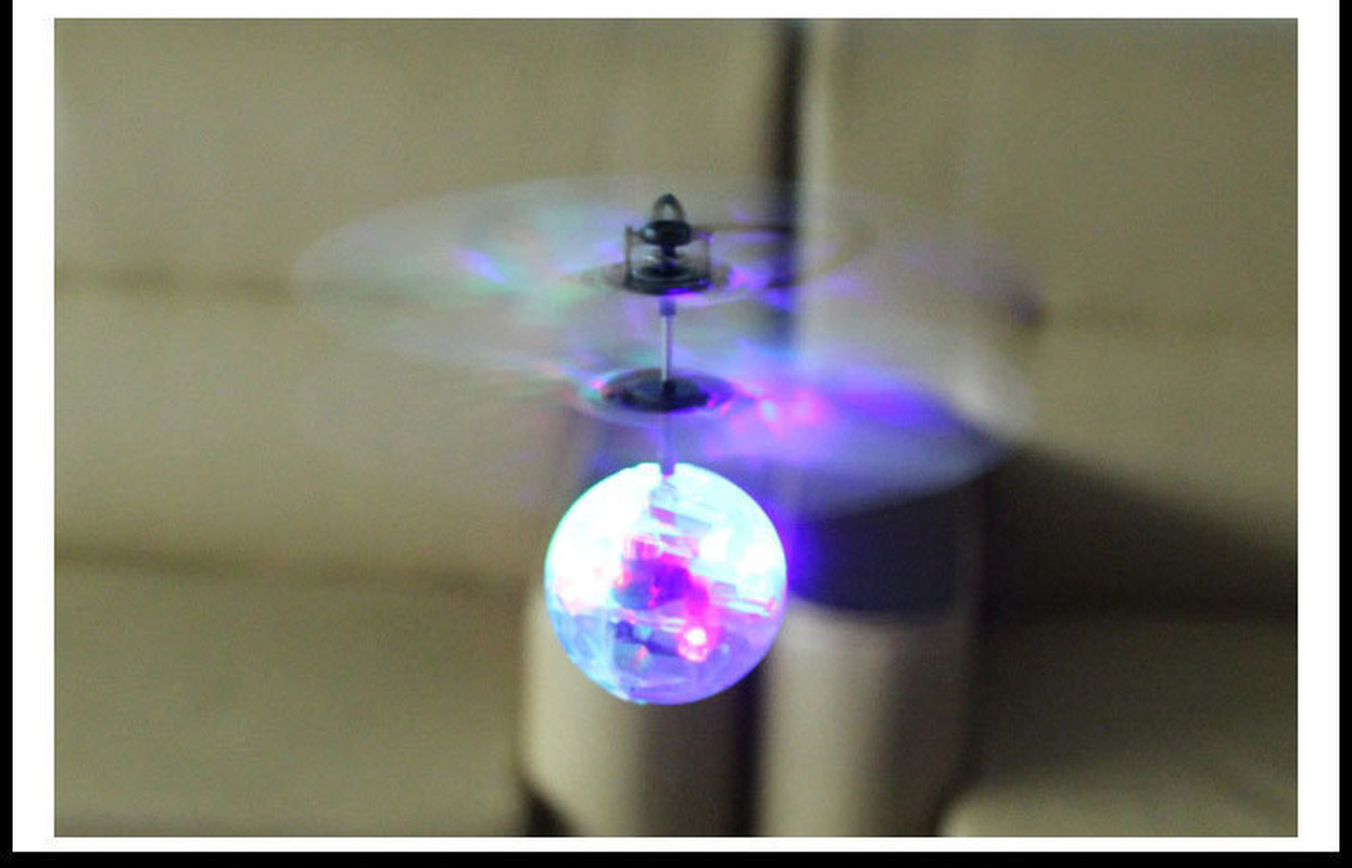 New Flying Ball Luminous Kid's - New Gadgets Electronic 评论和价格